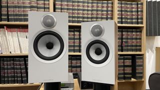 Bowers & Wilkins 607 S3 vs 606 S3